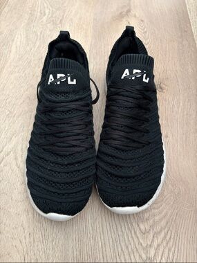 APL Womens Black Knit Athletic Sneakers with White Soles